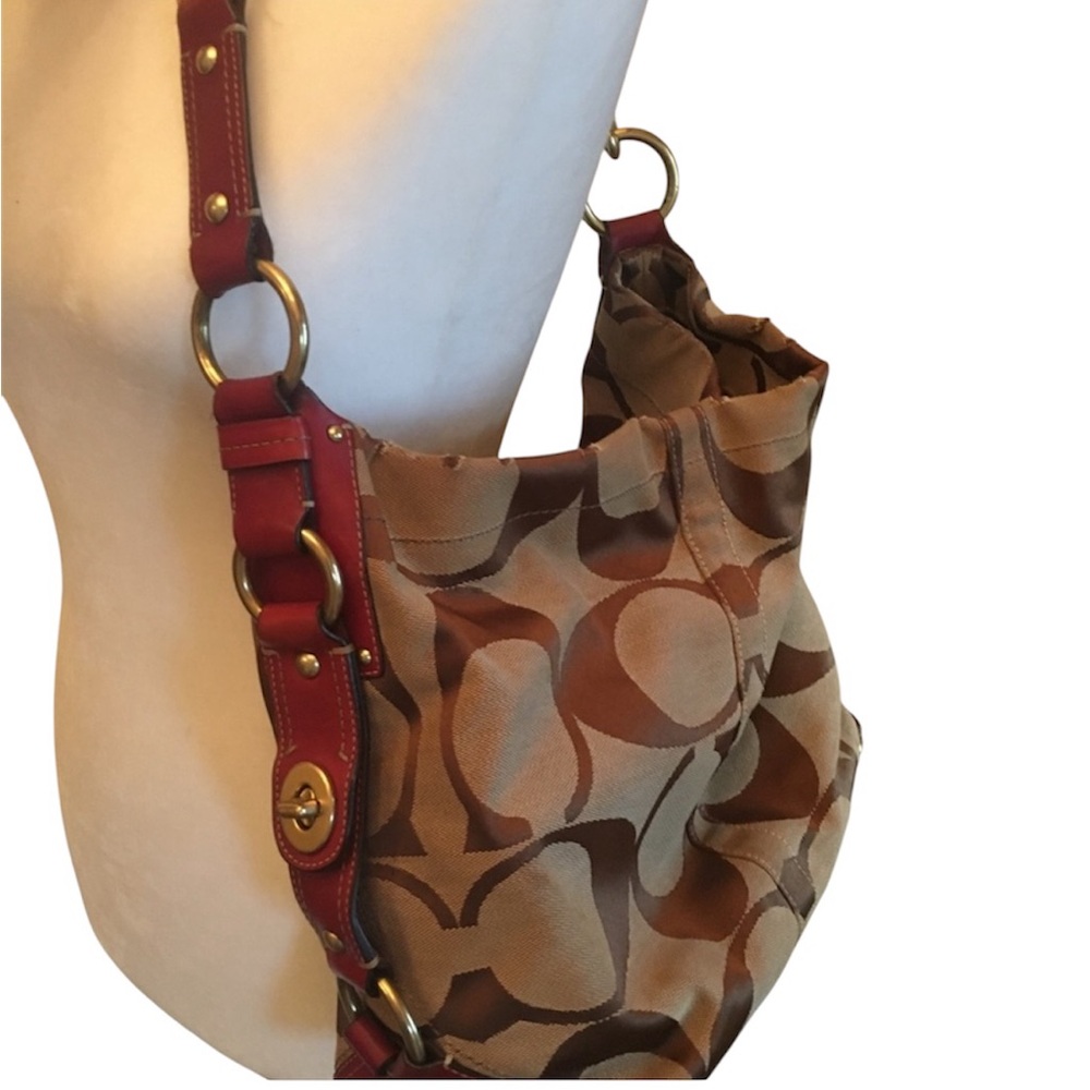 Coach Signature Classic Medium Carly Hobo Shoulder Bag